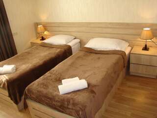 Отель Hotel Shumeri Местиа Просторный двухместный номер с 2 отдельными кроватями-2